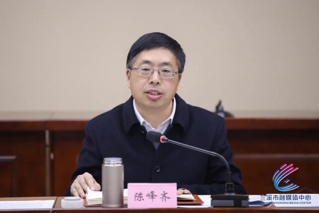 陳峰齊在開展“三服務(wù)”破解企業(yè)用工難題時強調(diào)：精準發(fā)力內(nèi)招外